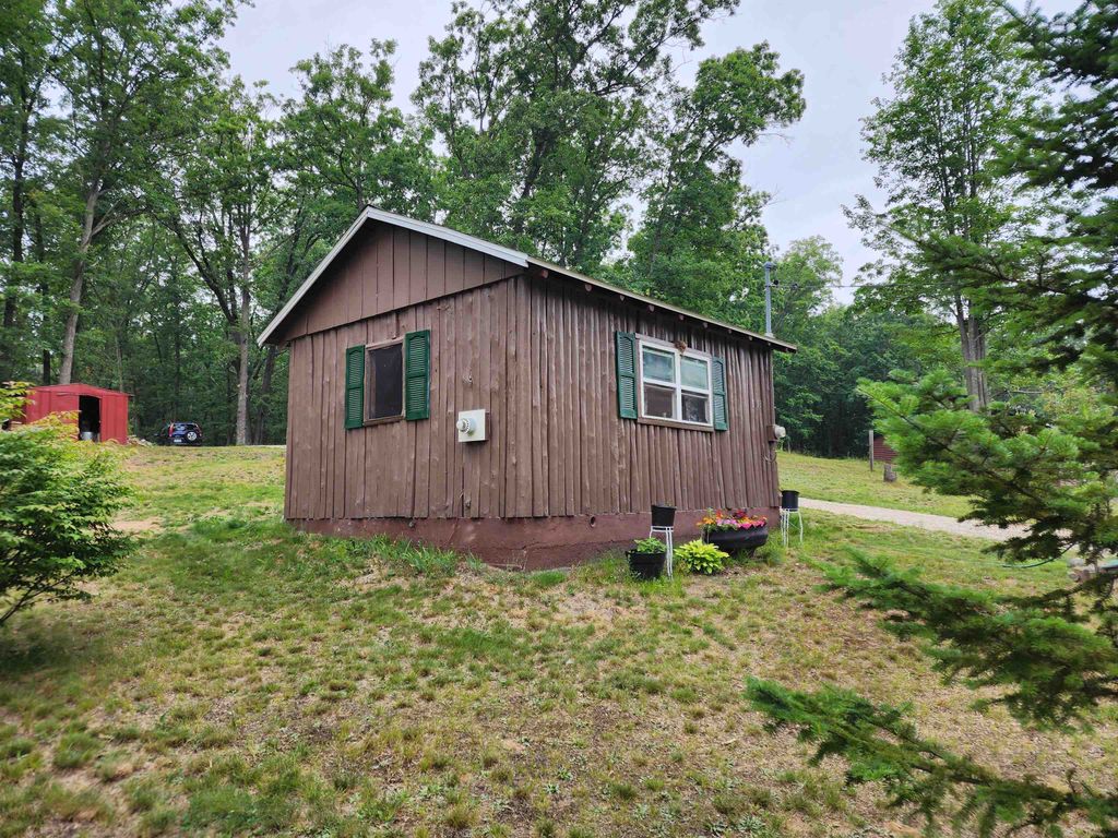 Photo of 303 N Beverly Drive, Harrison, MI 48625 (MLS # 50183148)