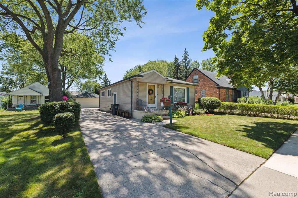 Clawson, Michigan 48017, United States, 3 Bedrooms Bedrooms, ,1 BathroomBathrooms,Residential,Pending,192834