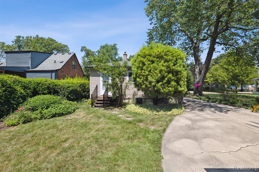 Clawson, Michigan 48017, United States, 3 Bedrooms Bedrooms, ,1 BathroomBathrooms,Residential,Pending,192834