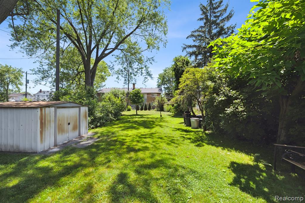 Clawson, Michigan 48017, United States, 3 Bedrooms Bedrooms, ,1 BathroomBathrooms,Residential,Pending,192834