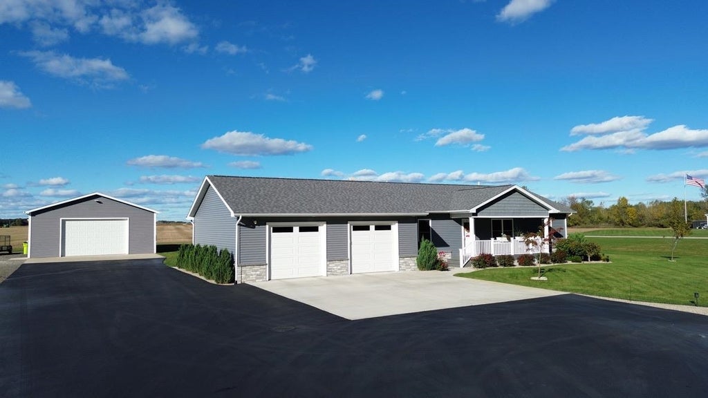 Photo of 233 Red Oak Drive, Beaverton, MI 48612 (MLS # 50223905)