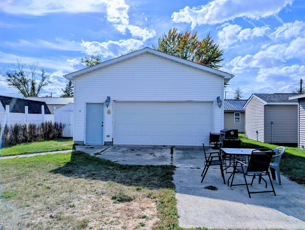 Photo of 707 Shoreline Drive, Houghton Lake, MI 48629 (MLS # 50204633)