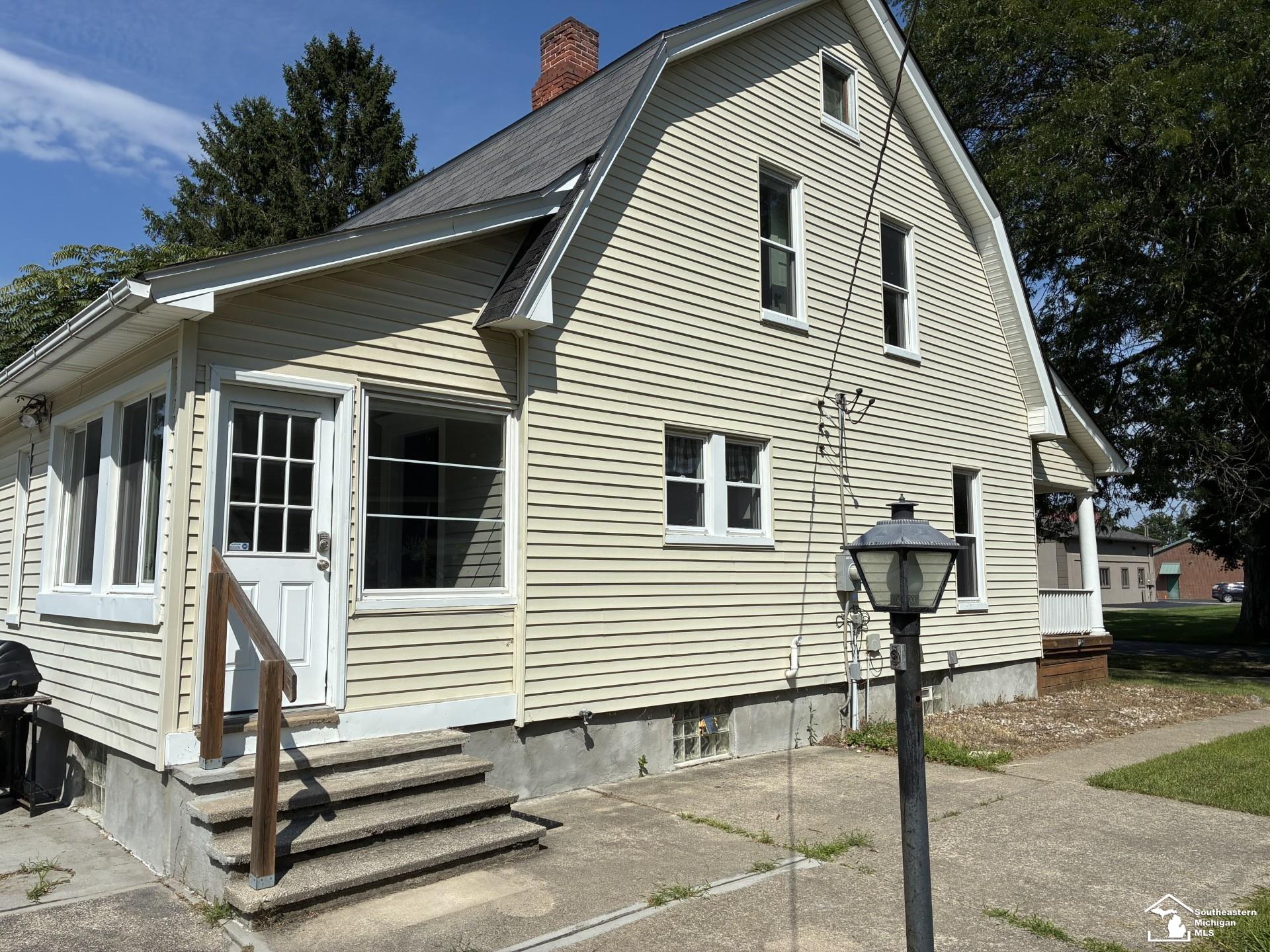 42 E Elm Street