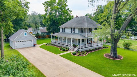 Photo of 1718 Summit Street, Holland, MI 49423 (MLS # 70553474)