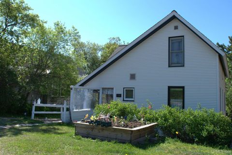 Photo of 726 N Lincoln Drive, Hancock, MI 49930 (MLS # 50209868)