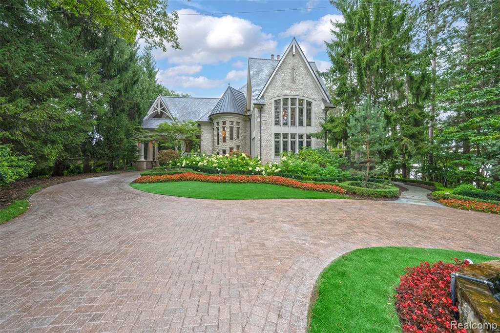 5621 Arbor Bay Court