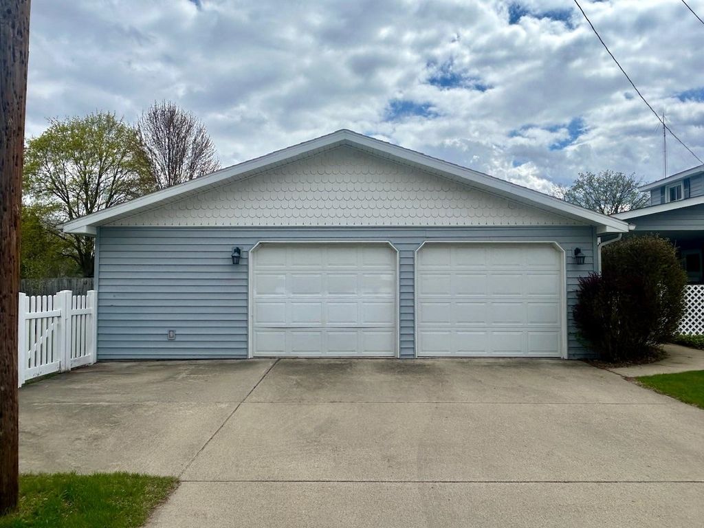 Photo of 444 N Silverleaf Street, Gladwin, MI 48624 (MLS # 50206018)