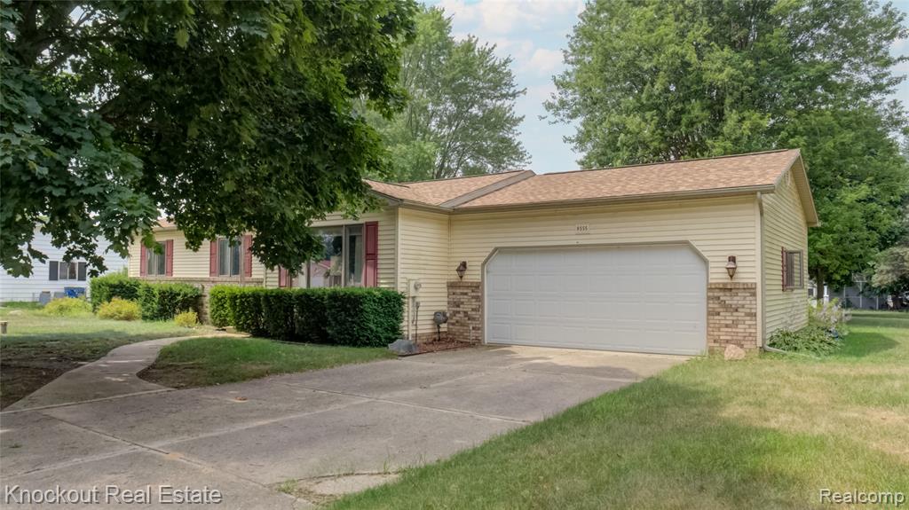 8555 Gallant Fox Trail