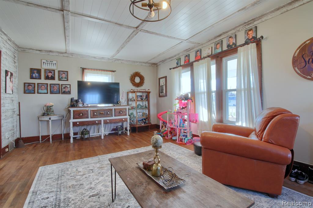 3087 N DIXIE