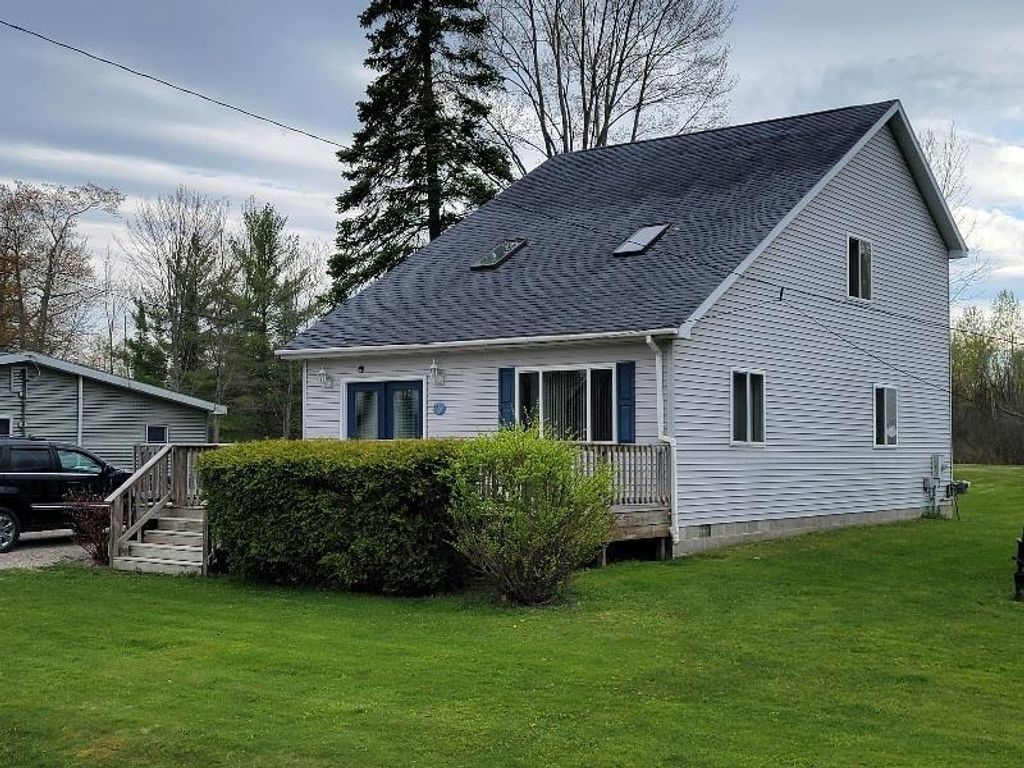 Photo of 4161 Pine Street, Gladwin, MI 48624 (MLS # 50206985)
