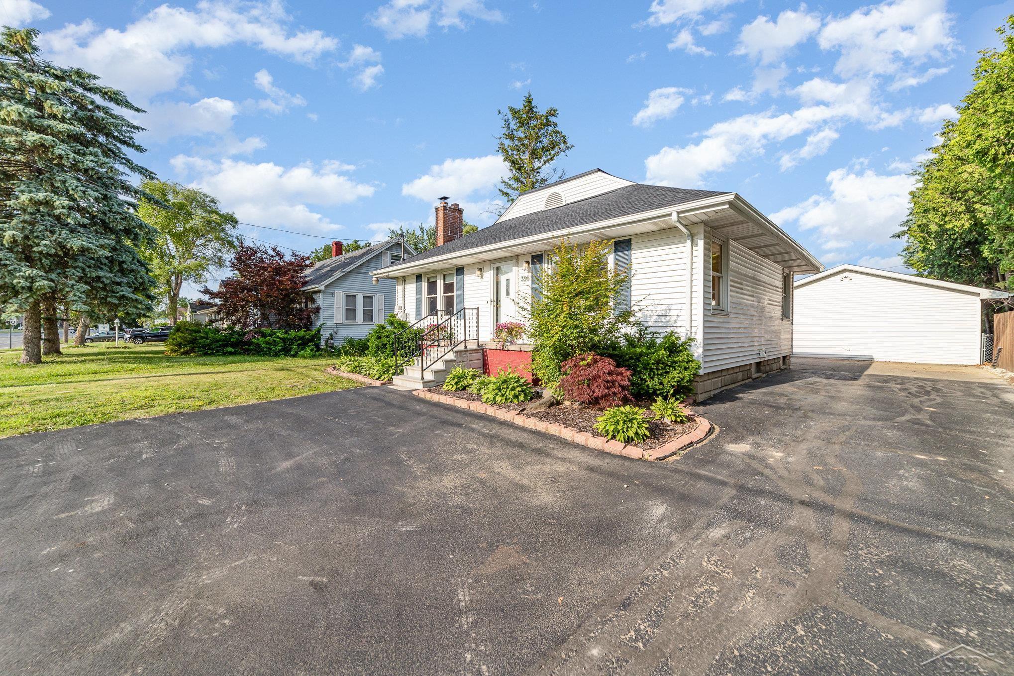 Saginaw, Michigan 48638, United States, 3 Bedrooms Bedrooms, ,1 BathroomBathrooms,Residential,Active,207562