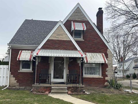 Photo of 2933 Fort Park Avenue, Lincoln Park, MI 48146 (MLS # 50201864)