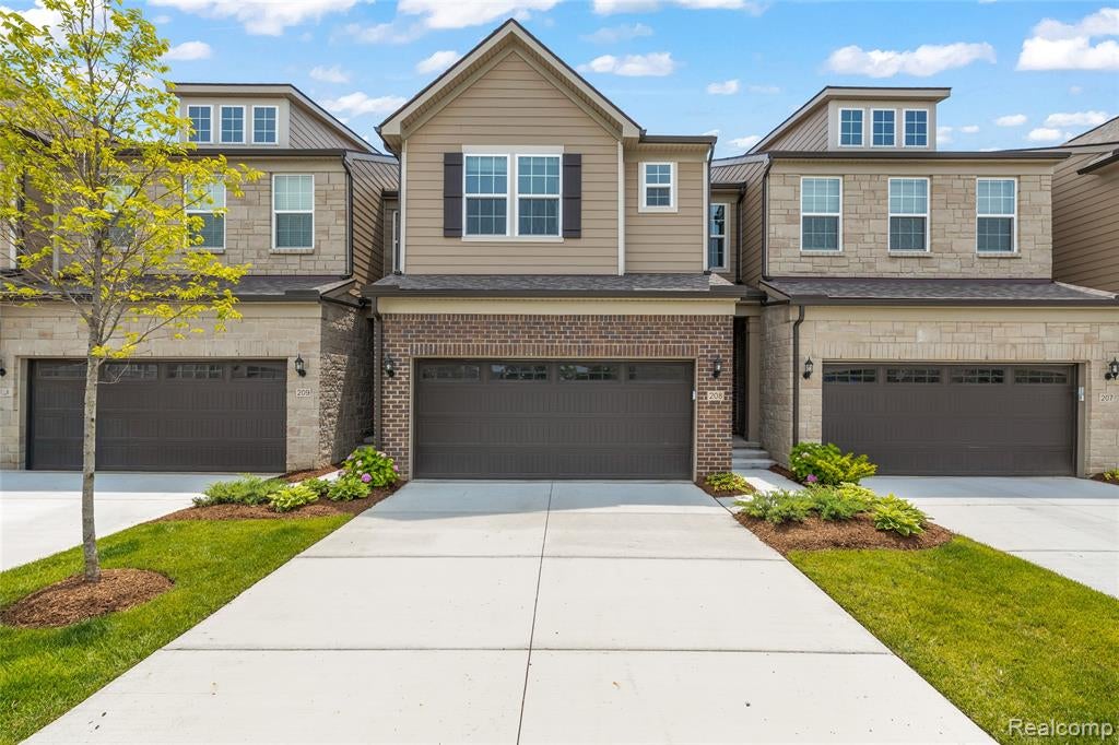 208 Addison Circle