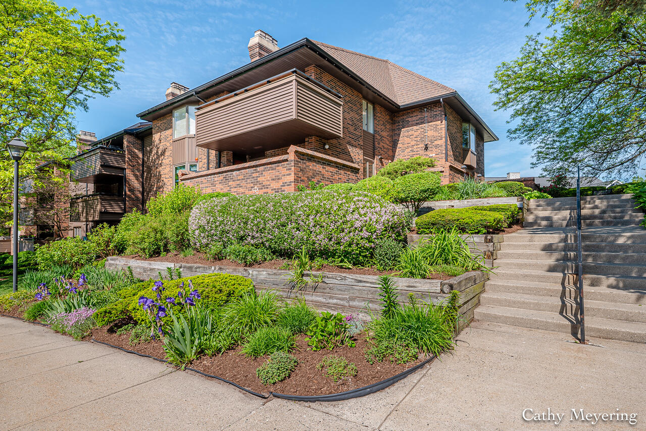 3181 Charlevoix Drive 203