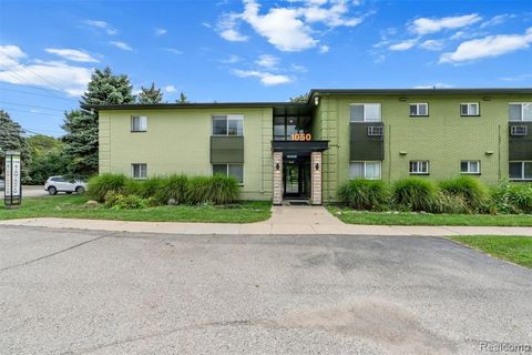 Photo of 1050 N N Adams #201, Birmingham, MI 48009 (MLS # 60983089)