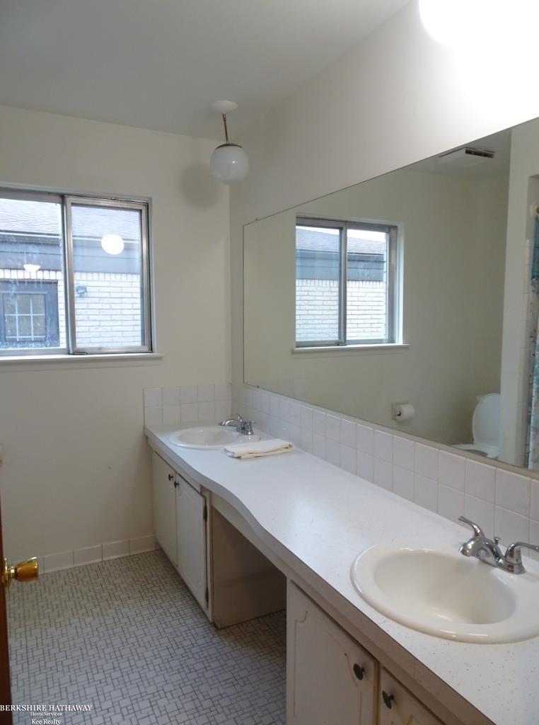 Warren, Michigan 48088, United States, 3 Bedrooms Bedrooms, ,2 BathroomsBathrooms,Residential,Active,250183