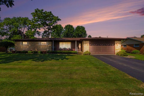 Photo of 3577 Meadowleigh Lane, Waterford, MI 48329 (MLS # 61009734)