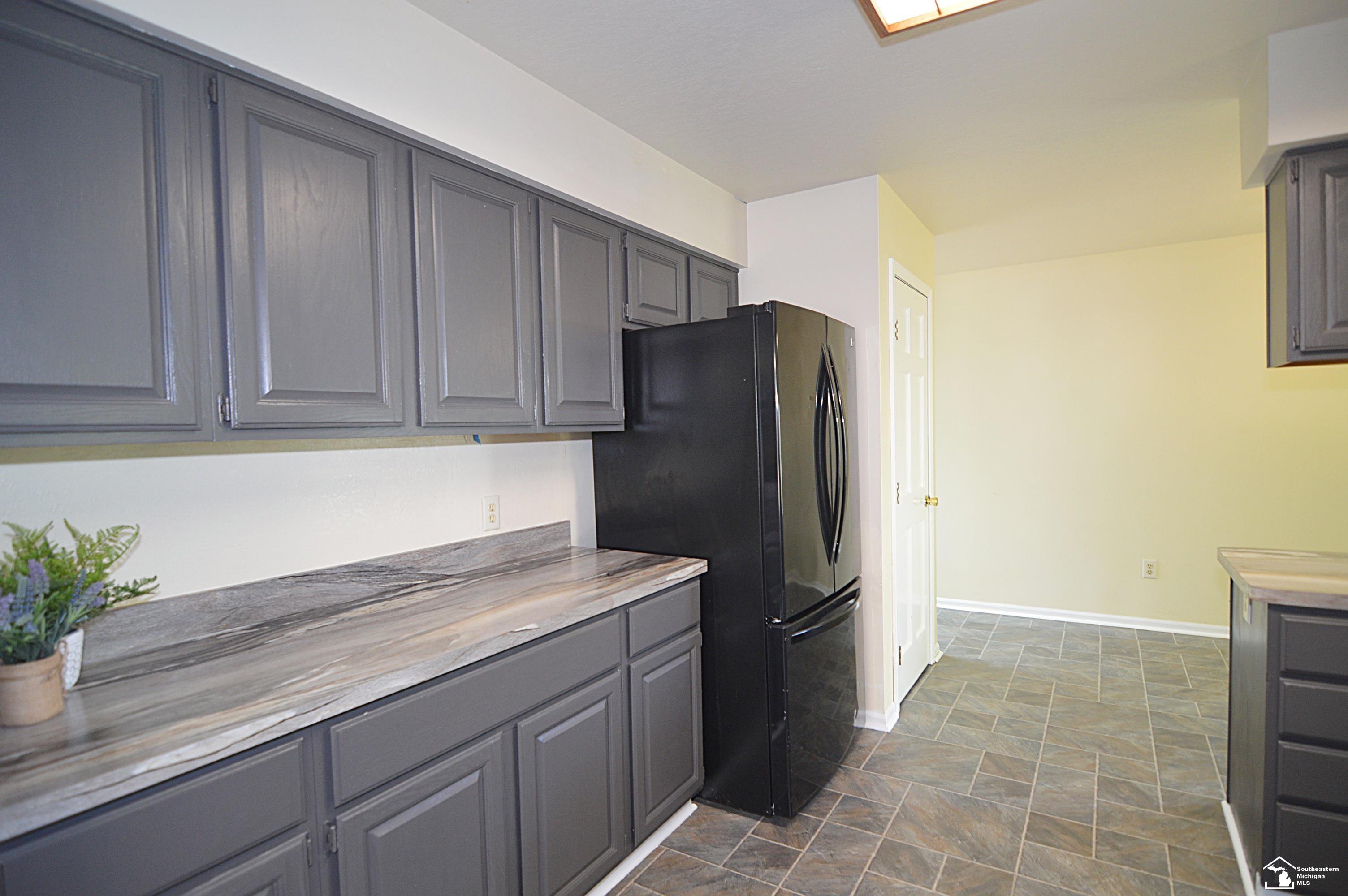 1412 Winding Way Road