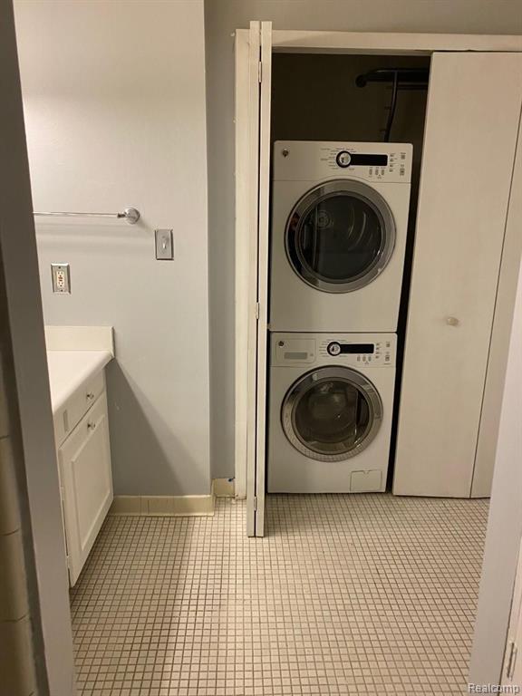 Bloomfield Hills, Michigan 48304, United States, 2 Bedrooms Bedrooms, ,1 BathroomBathrooms,Residential,Active,192871