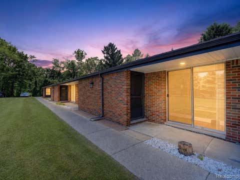 Photo of 48770 Shelby Road 13 #13, Shelby, MI 48317 (MLS # 60999945)