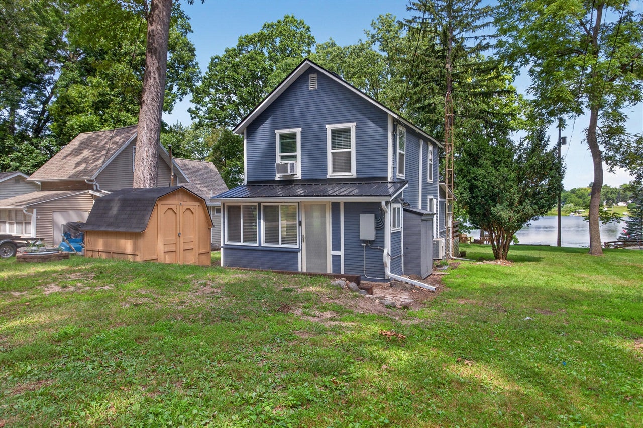 2210 Lakeview Drive