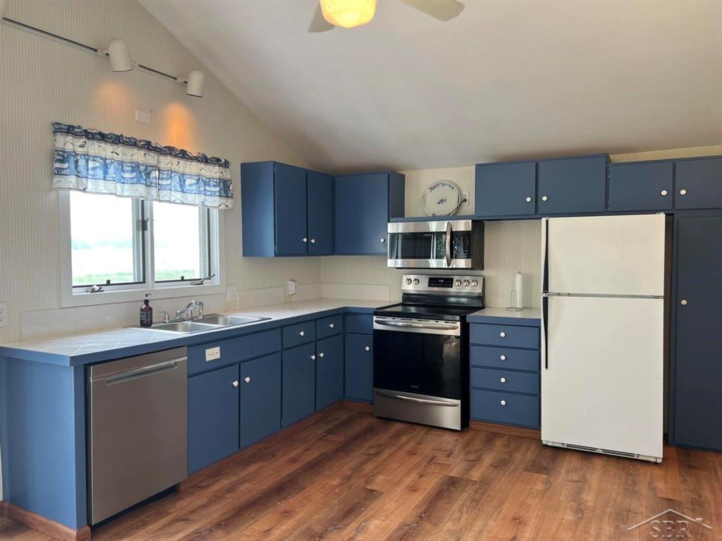 Sanford, Michigan 48657, United States, 3 Bedrooms Bedrooms, ,1 BathroomBathrooms,Residential,Pending,194518