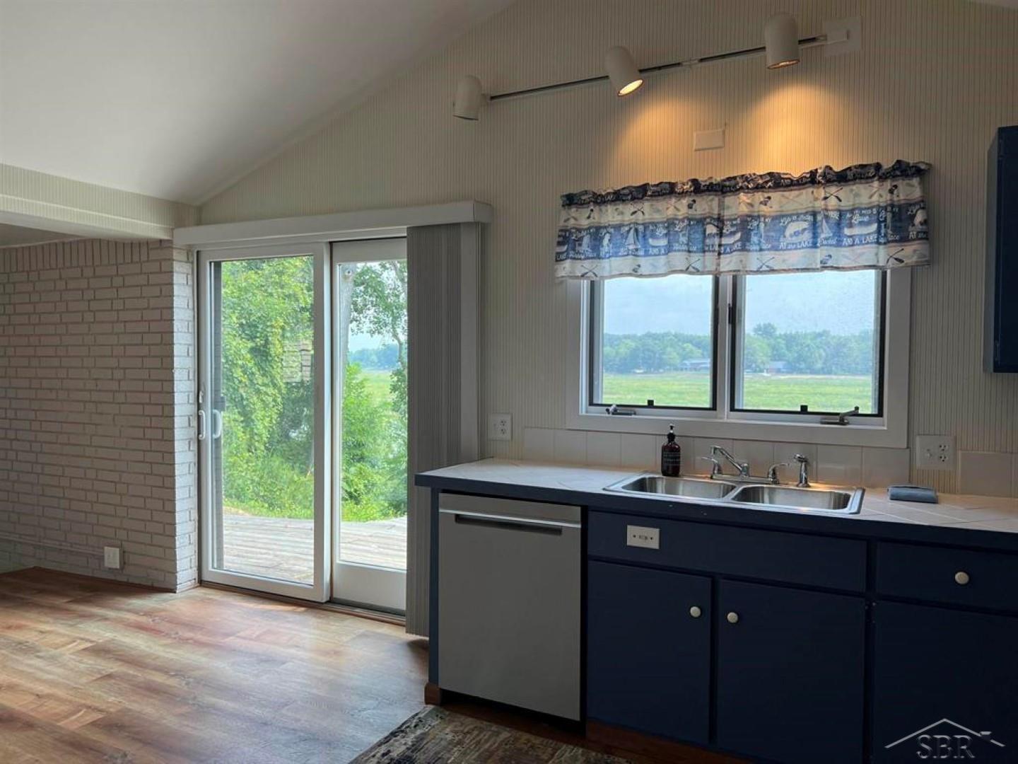 Sanford, Michigan 48657, United States, 3 Bedrooms Bedrooms, ,1 BathroomBathrooms,Residential,Pending,194518