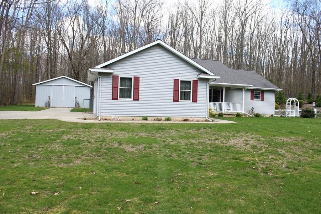 Photo of 1452 Byfield Drive, Harrison, MI 48625 (MLS # 50206277)