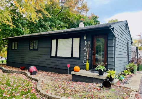 Photo of 1630 Weymouth Street, West Bloomfield, MI 48324 (MLS # 70505269)