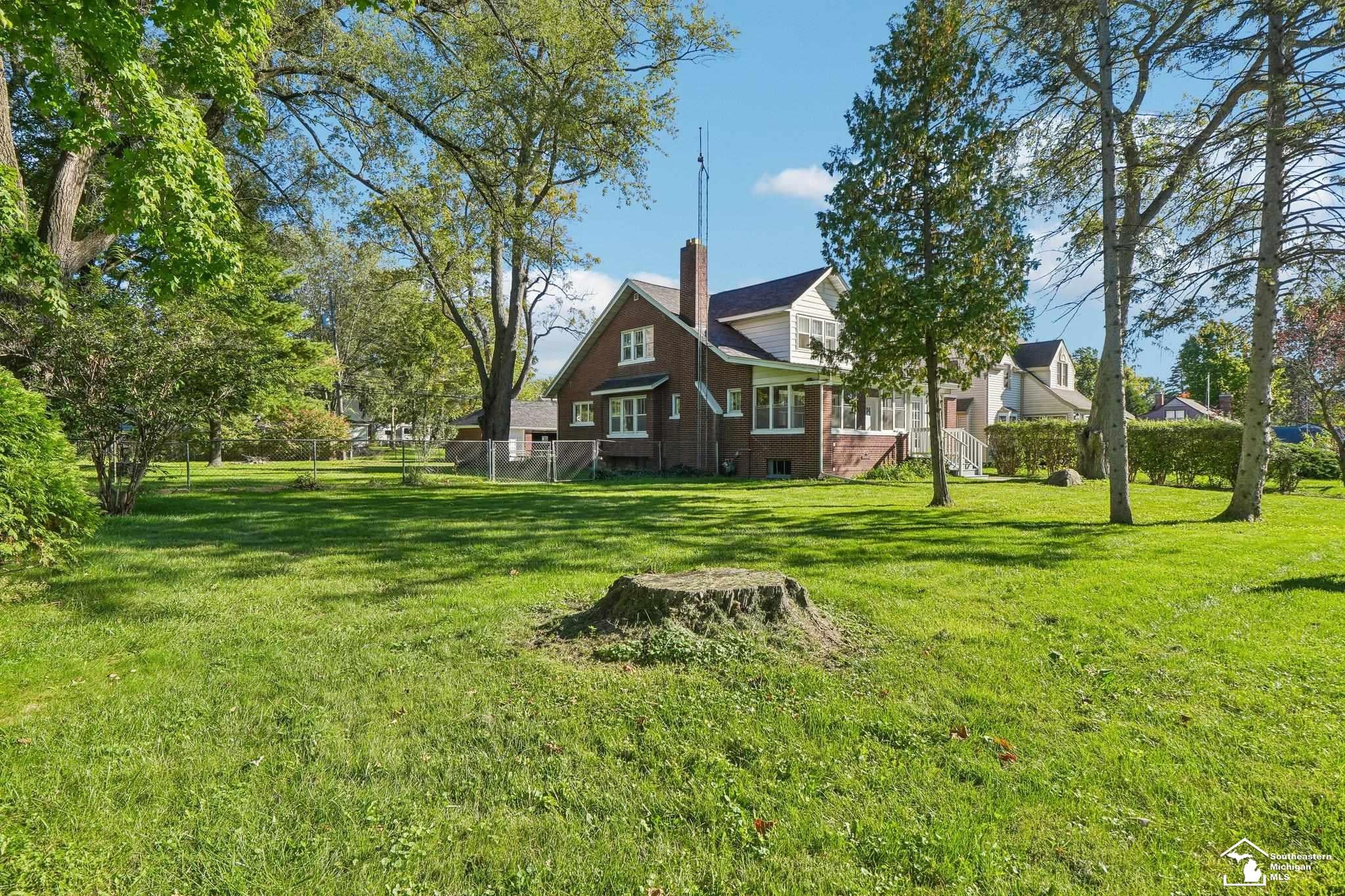 2036 Hollywood Drive