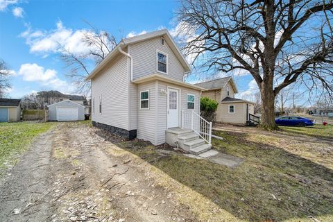 Photo of 1811 Lewis Street, Jackson, MI 49203 (MLS # 70519474)