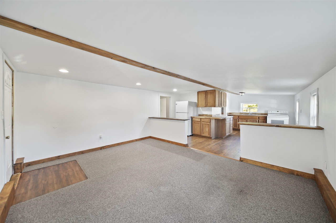 Properties Available 4 - 4 10104 Sand Creek Highway