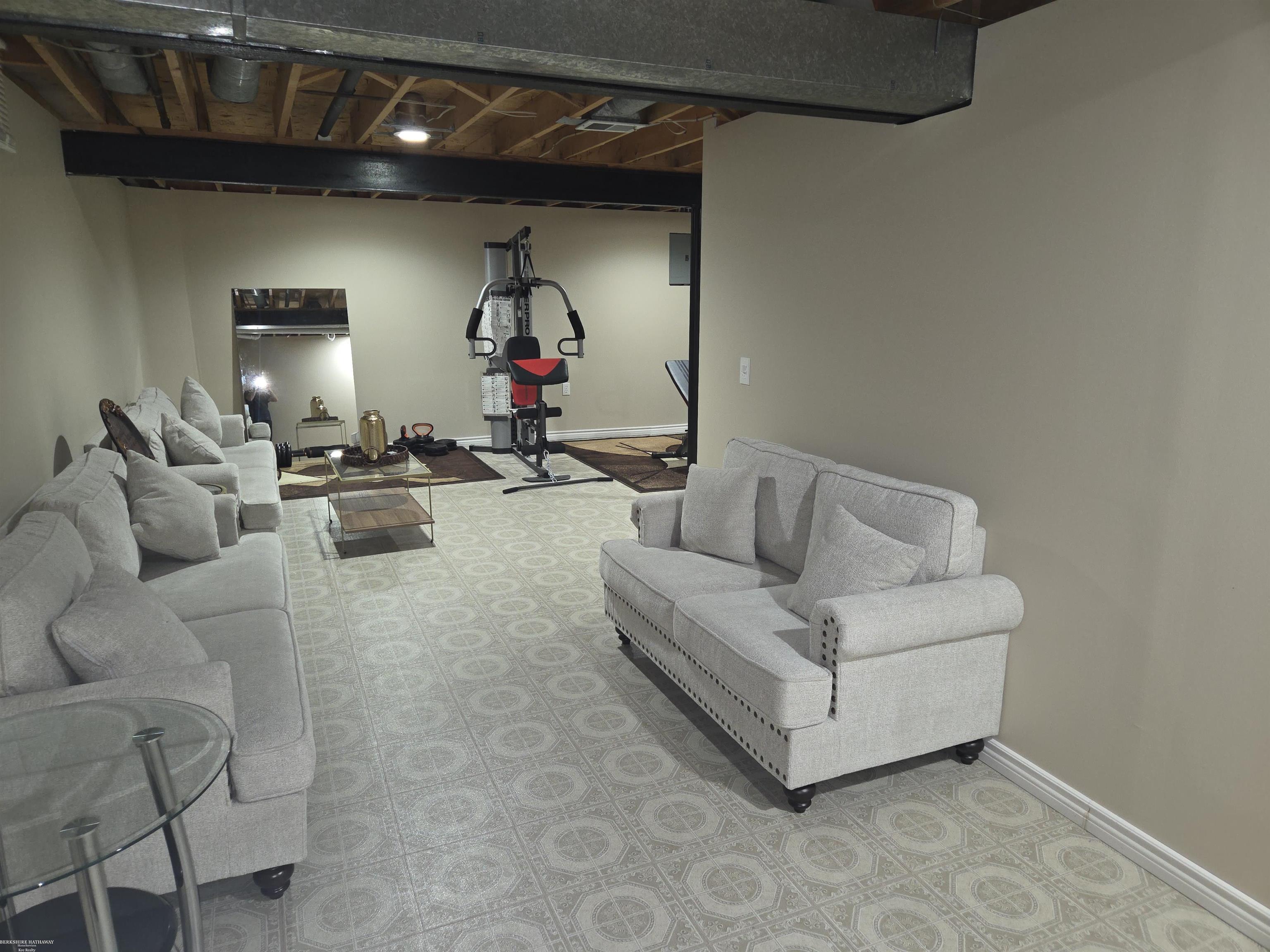 Warren, Michigan 48093, United States, 2 Bedrooms Bedrooms, ,2 BathroomsBathrooms,Residential,Active,193235