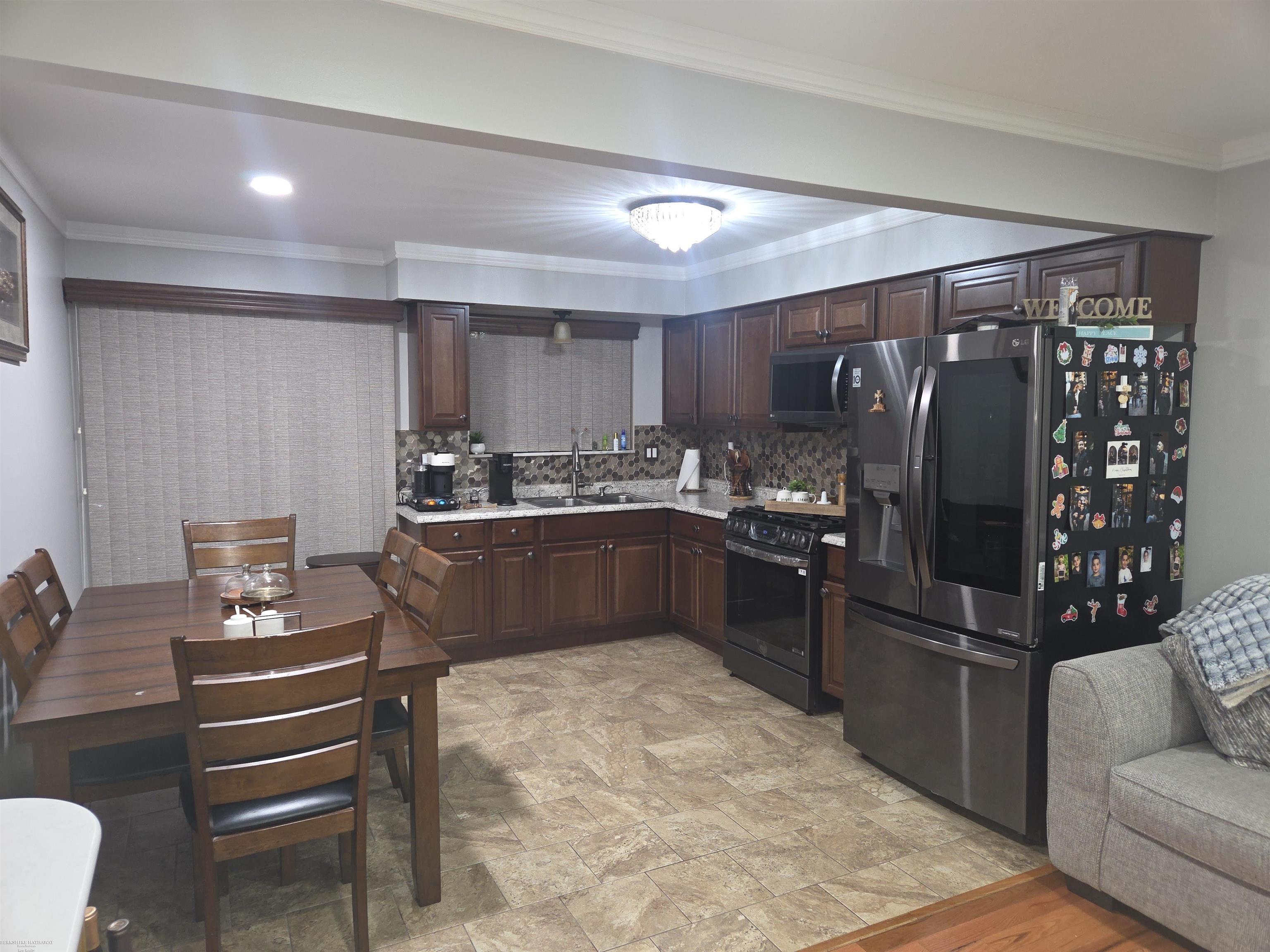 Warren, Michigan 48093, United States, 2 Bedrooms Bedrooms, ,2 BathroomsBathrooms,Residential,Active,193235