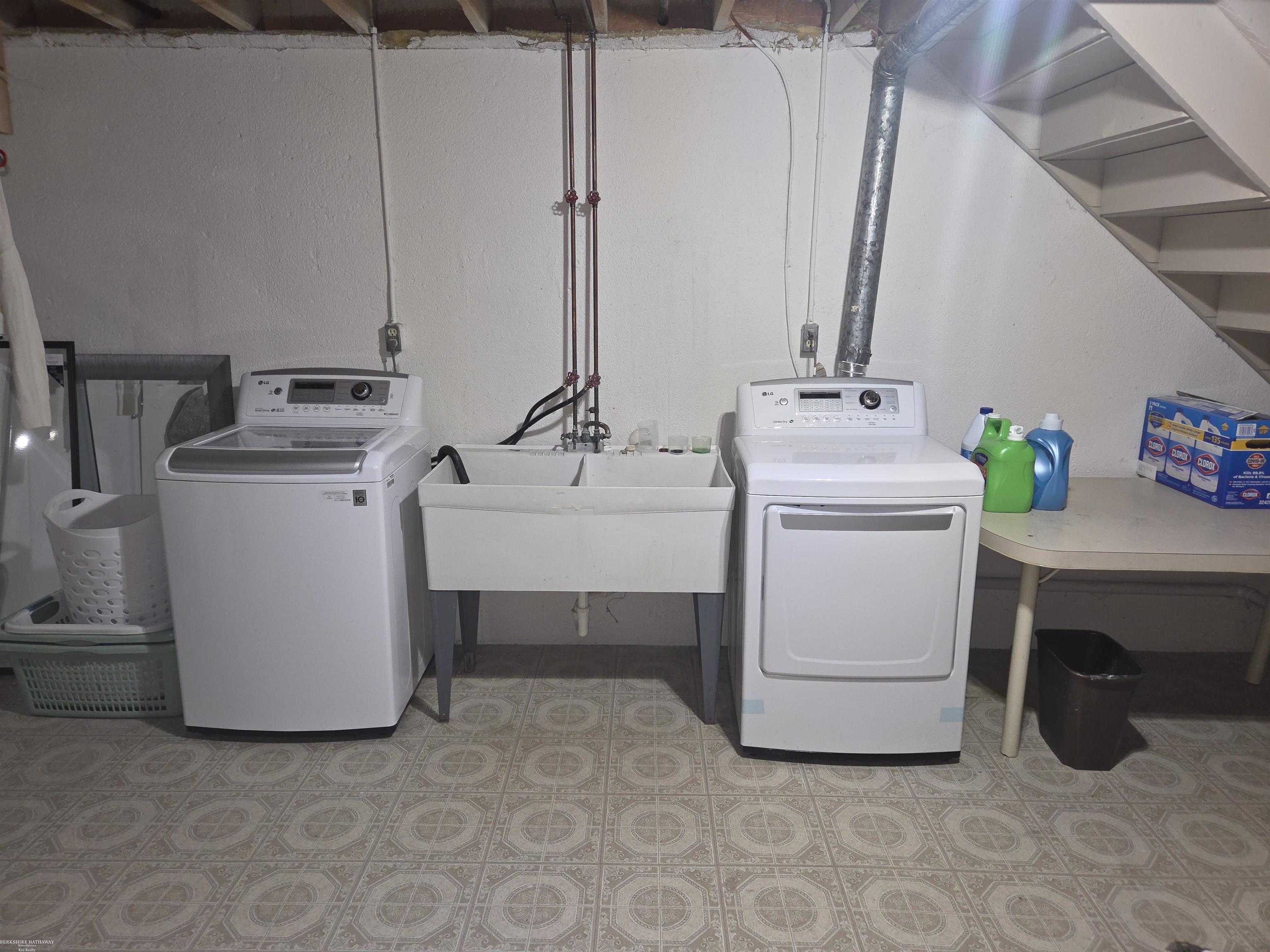 Warren, Michigan 48093, United States, 2 Bedrooms Bedrooms, ,2 BathroomsBathrooms,Residential,Active,193235