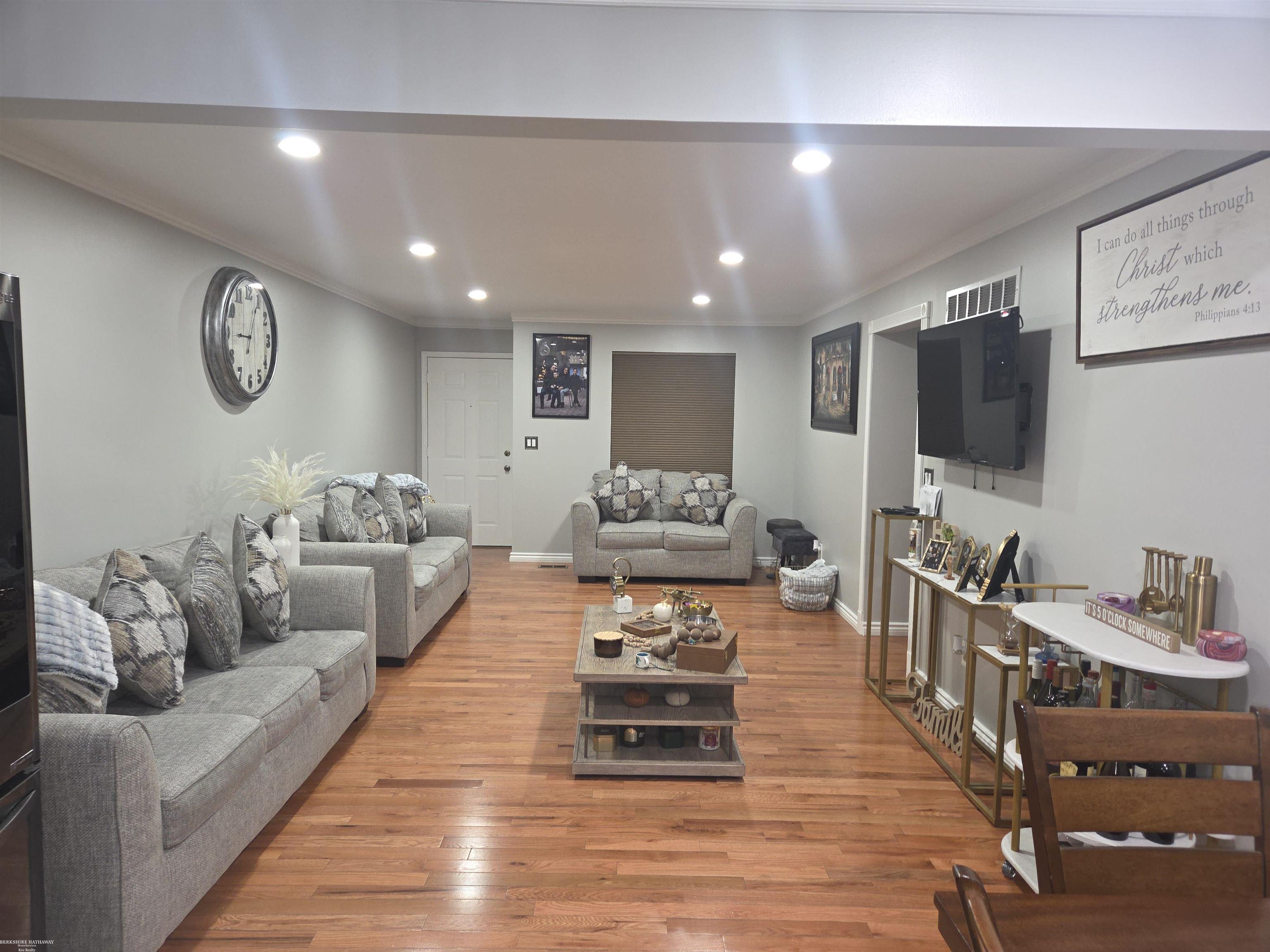 Warren, Michigan 48093, United States, 2 Bedrooms Bedrooms, ,2 BathroomsBathrooms,Residential,Active,193235