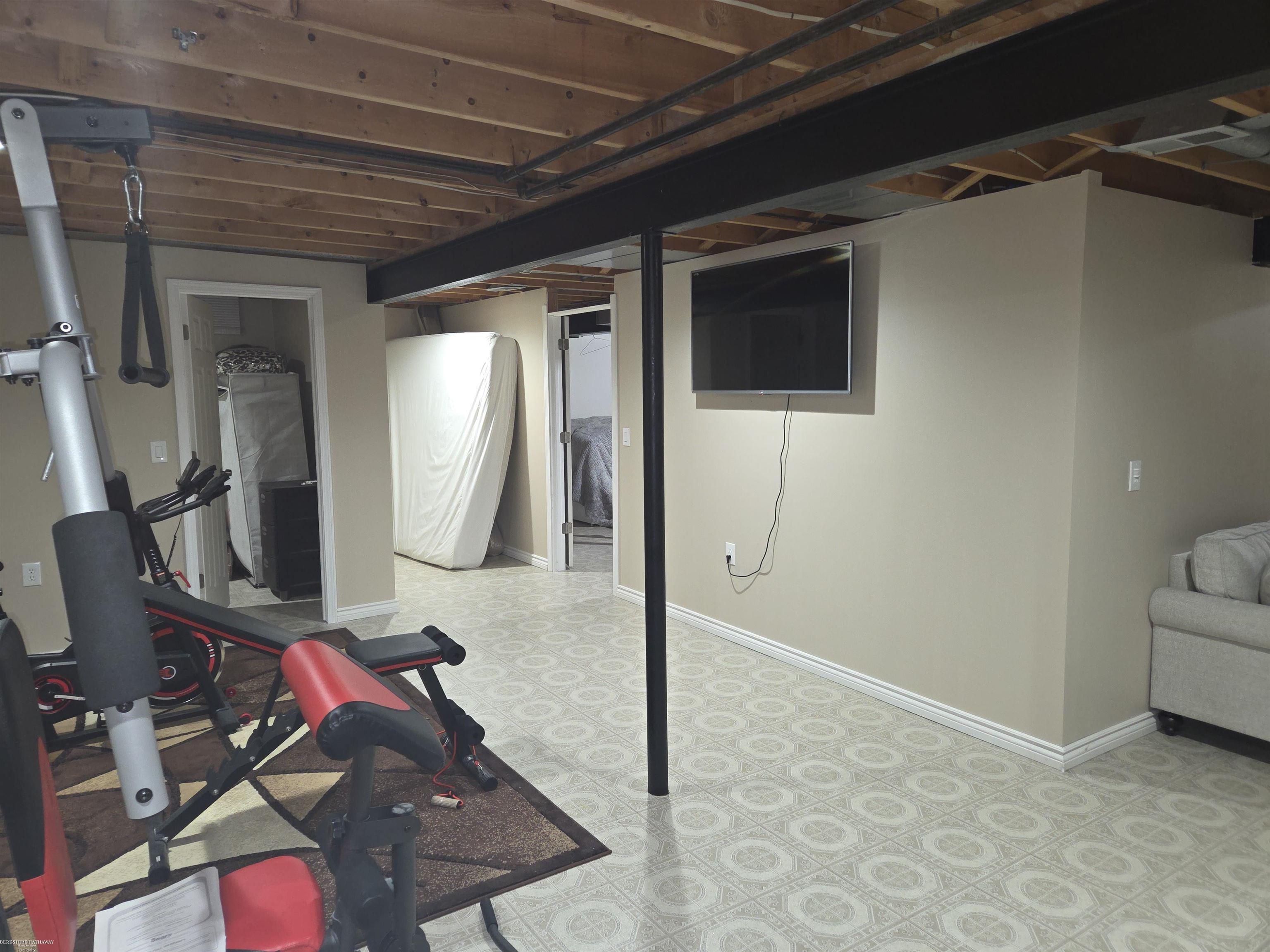 Warren, Michigan 48093, United States, 2 Bedrooms Bedrooms, ,2 BathroomsBathrooms,Residential,Active,193235