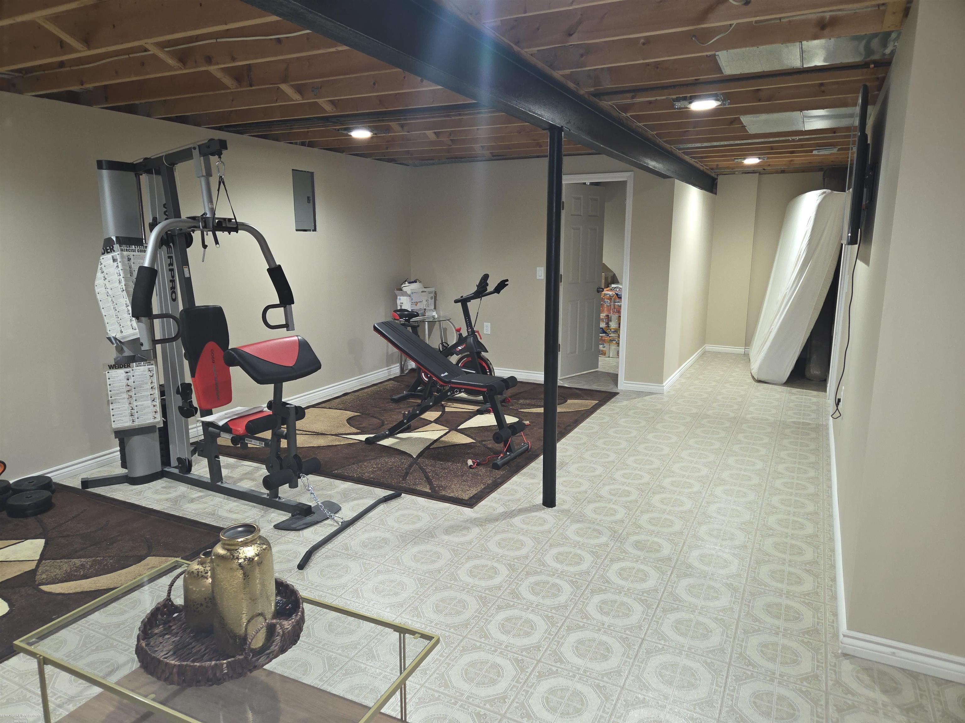 Warren, Michigan 48093, United States, 2 Bedrooms Bedrooms, ,2 BathroomsBathrooms,Residential,Active,193235