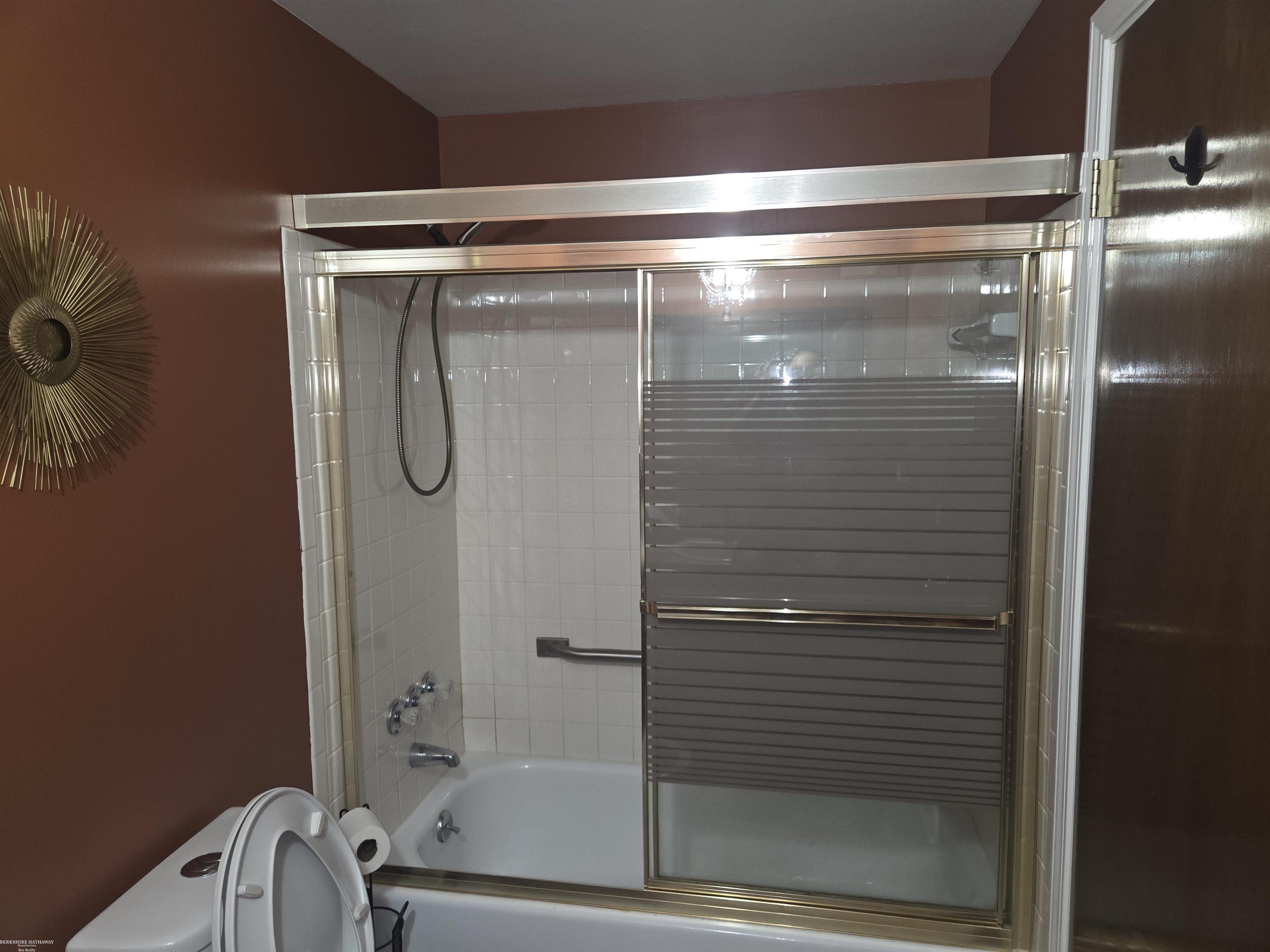 Warren, Michigan 48093, United States, 2 Bedrooms Bedrooms, ,2 BathroomsBathrooms,Residential,Active,193235