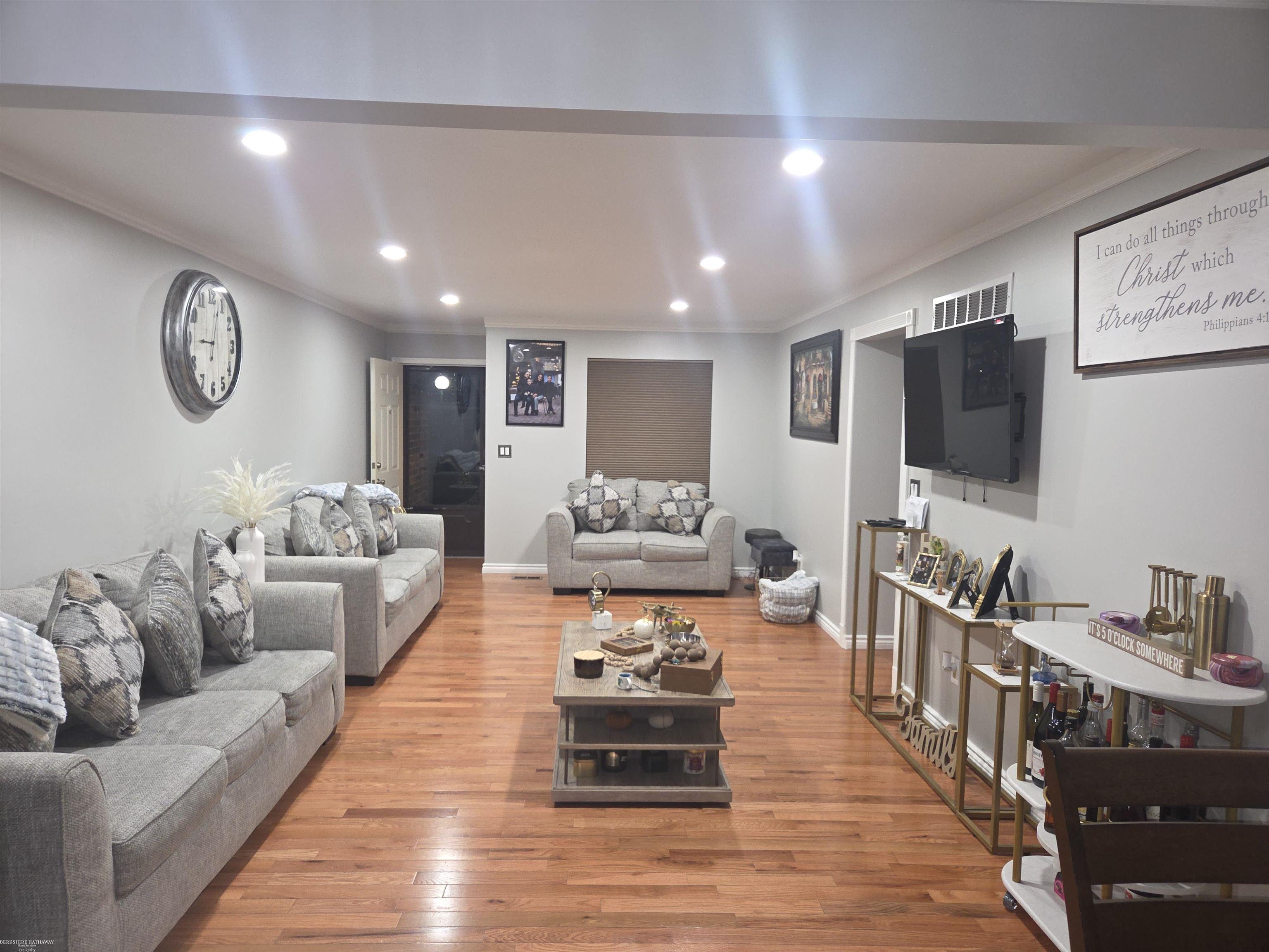 Warren, Michigan 48093, United States, 2 Bedrooms Bedrooms, ,2 BathroomsBathrooms,Residential,Active,193235