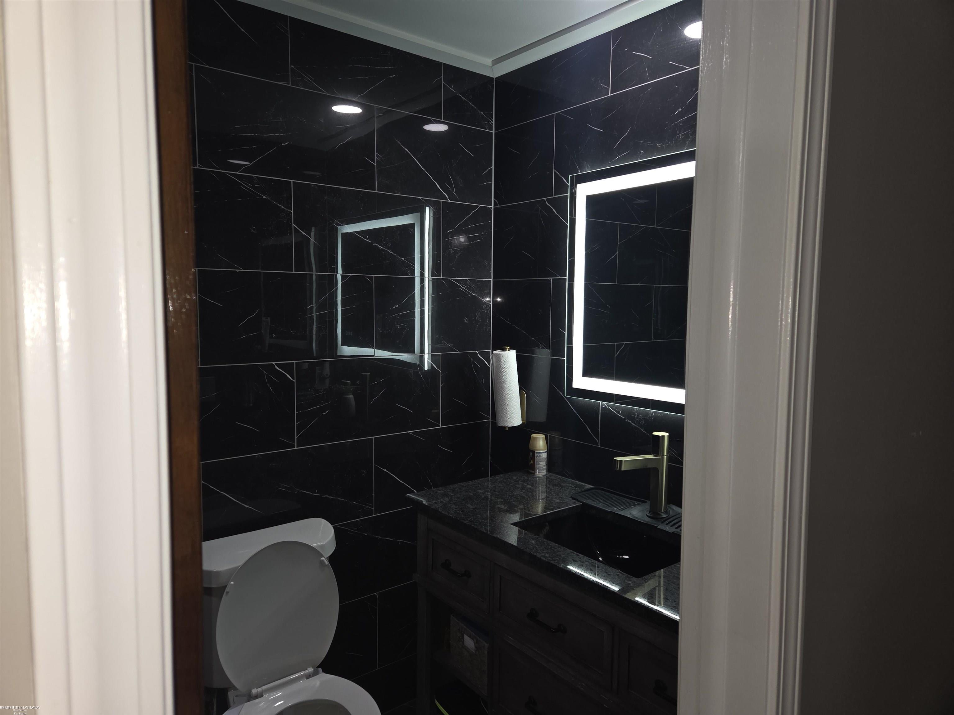 Warren, Michigan 48093, United States, 2 Bedrooms Bedrooms, ,2 BathroomsBathrooms,Residential,Active,193235