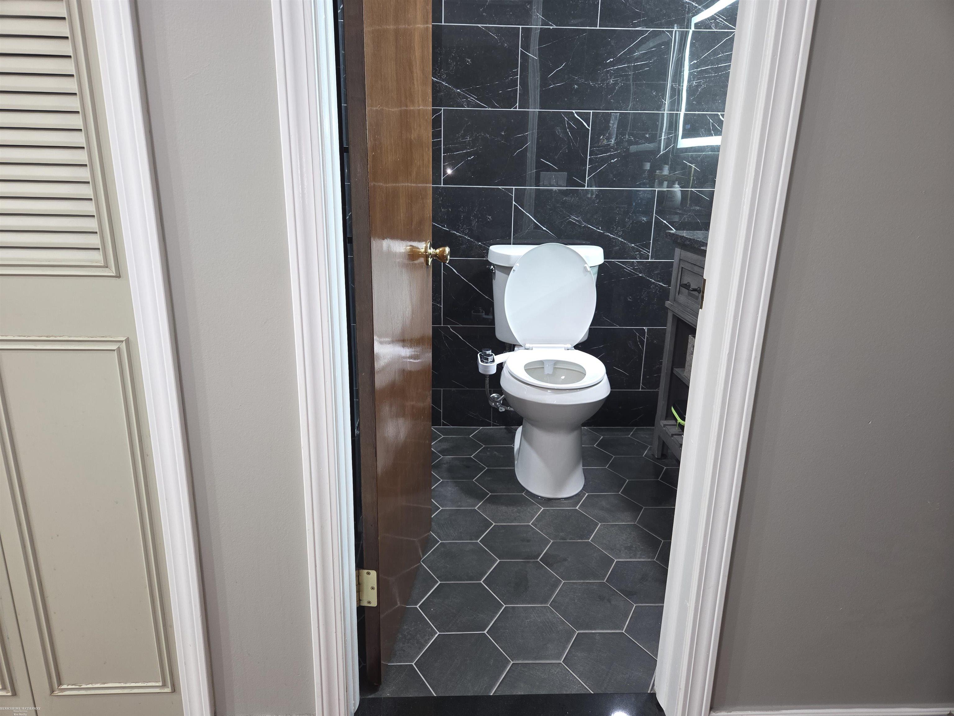 Warren, Michigan 48093, United States, 2 Bedrooms Bedrooms, ,2 BathroomsBathrooms,Residential,Active,193235