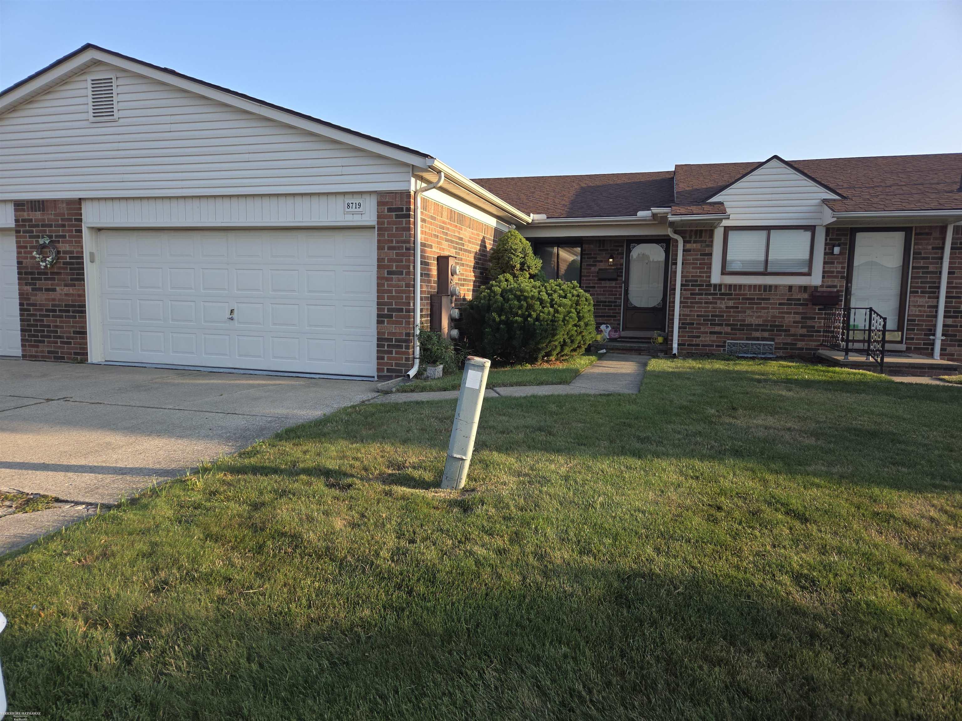 Warren, Michigan 48093, United States, 2 Bedrooms Bedrooms, ,2 BathroomsBathrooms,Residential,Active,193235