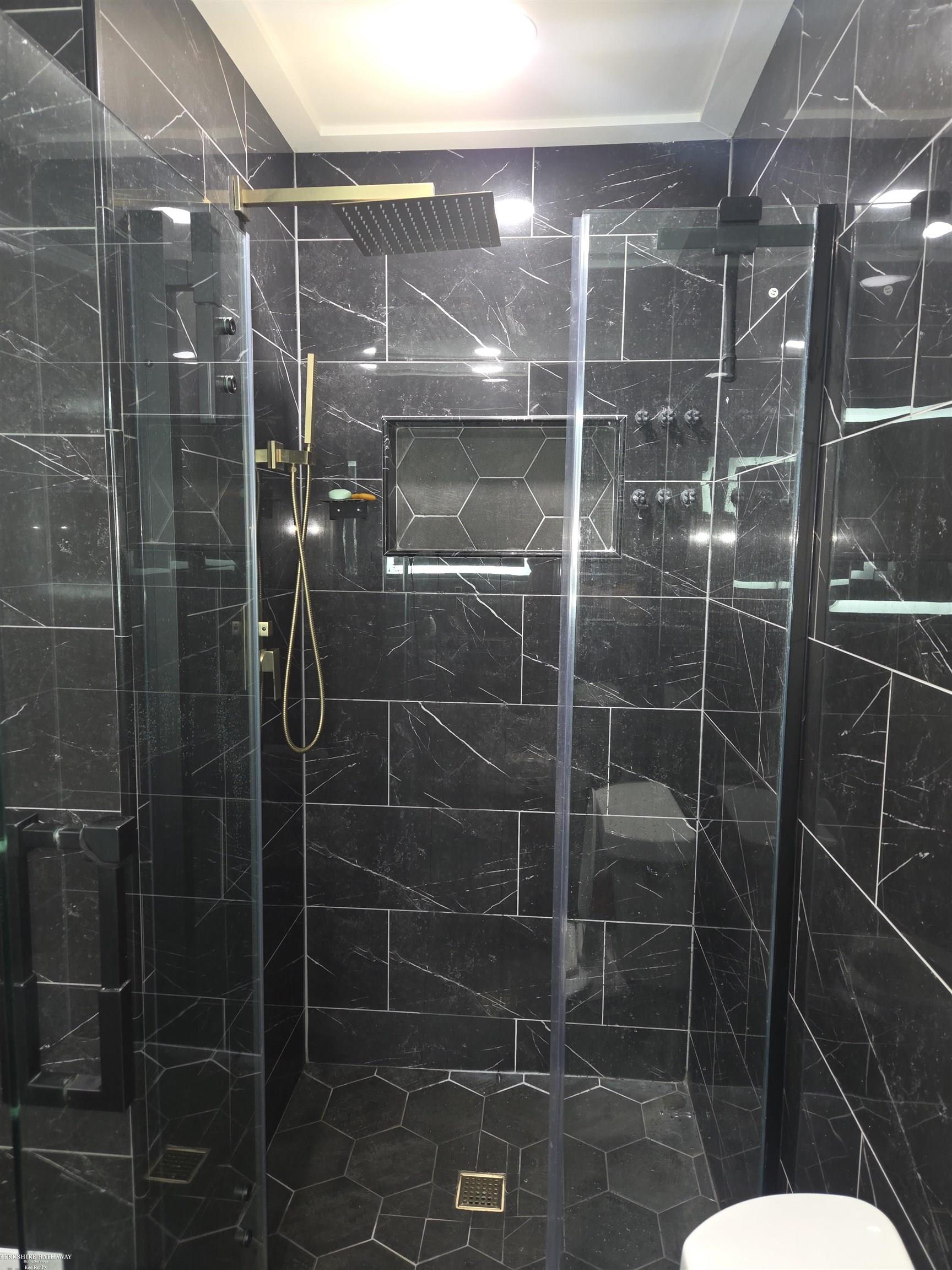 Warren, Michigan 48093, United States, 2 Bedrooms Bedrooms, ,2 BathroomsBathrooms,Residential,Active,193235