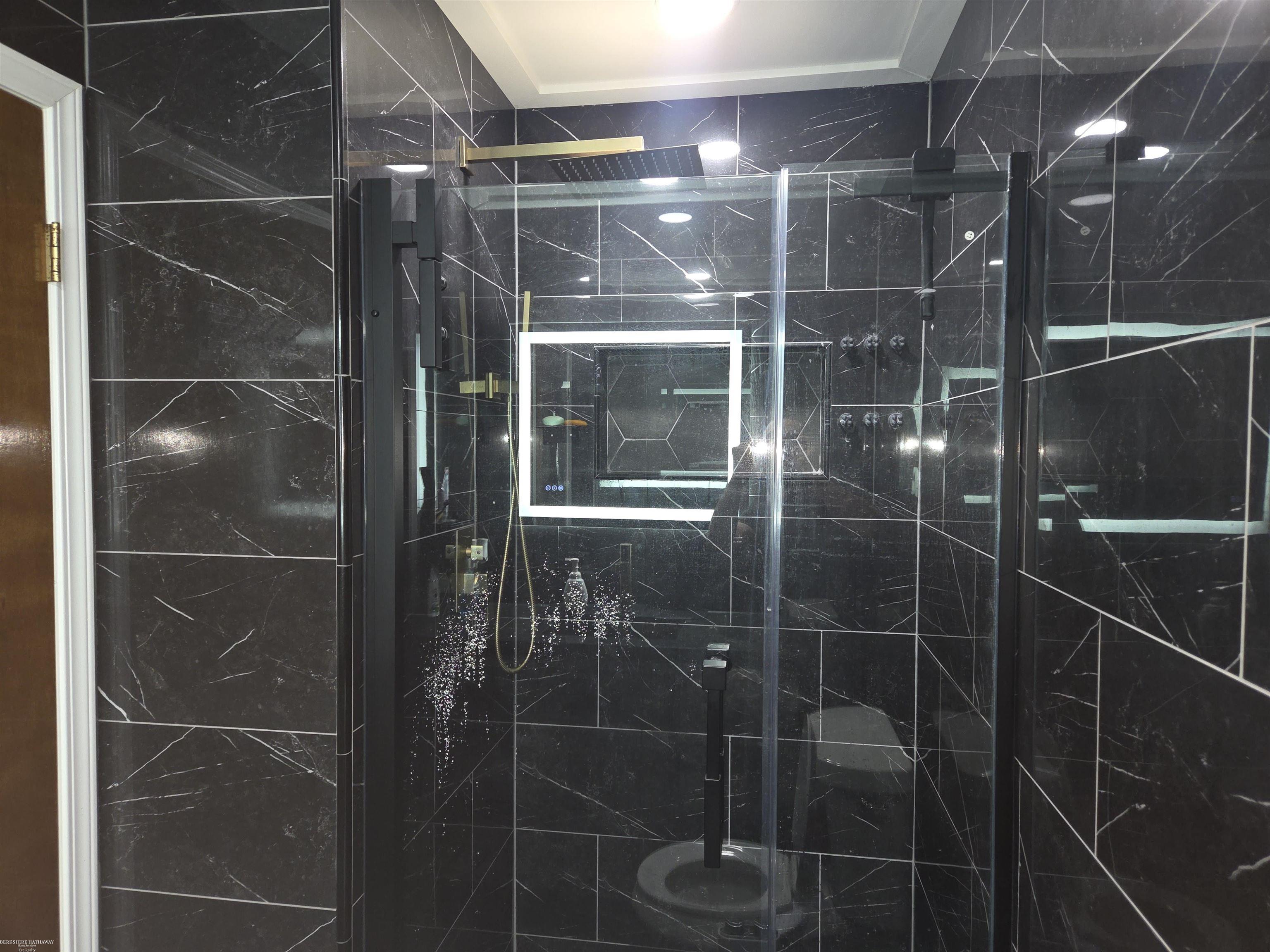 Warren, Michigan 48093, United States, 2 Bedrooms Bedrooms, ,2 BathroomsBathrooms,Residential,Active,193235