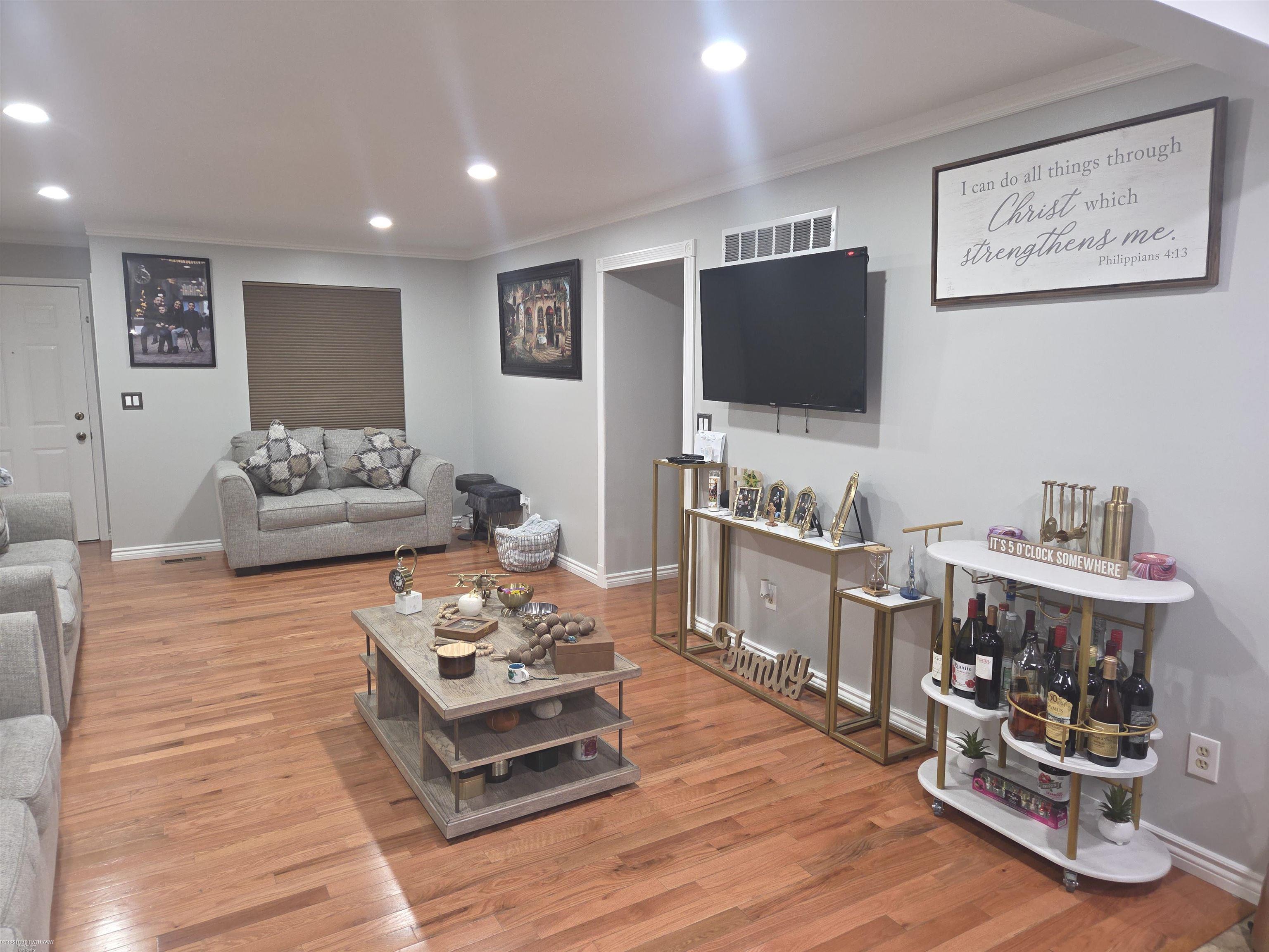 Warren, Michigan 48093, United States, 2 Bedrooms Bedrooms, ,2 BathroomsBathrooms,Residential,Active,193235