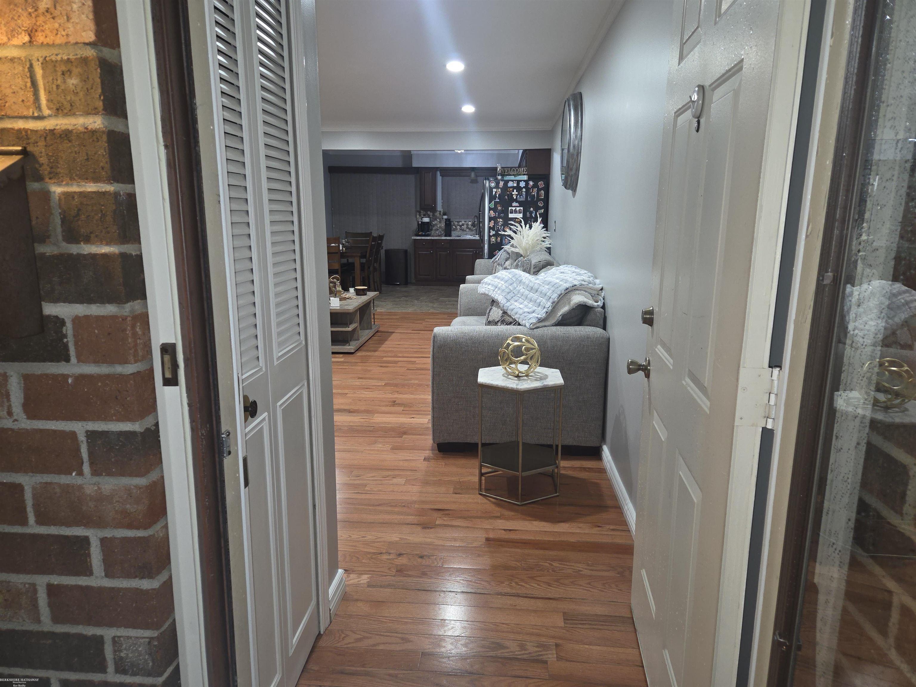 Warren, Michigan 48093, United States, 2 Bedrooms Bedrooms, ,2 BathroomsBathrooms,Residential,Active,193235