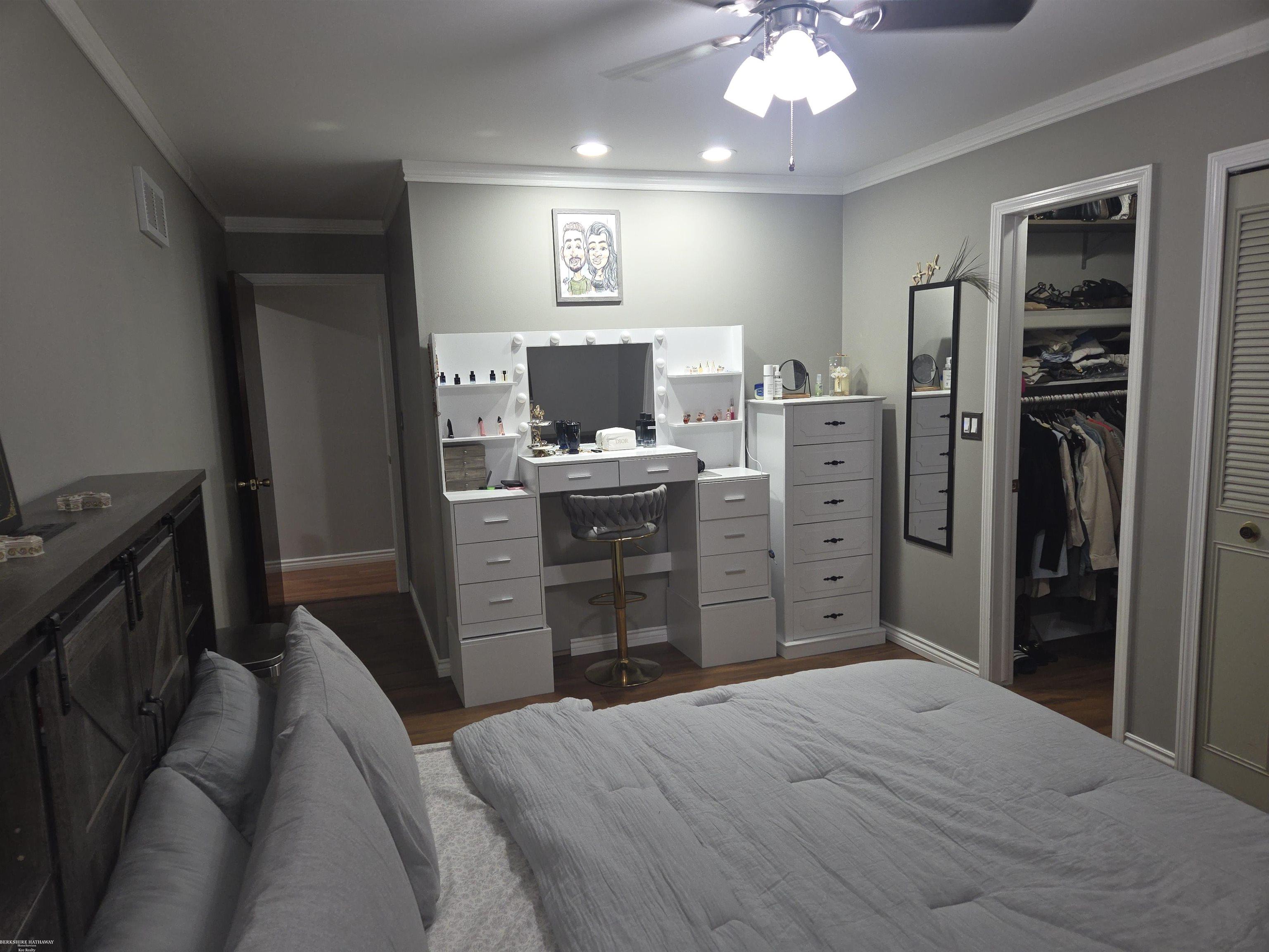 Warren, Michigan 48093, United States, 2 Bedrooms Bedrooms, ,2 BathroomsBathrooms,Residential,Active,193235