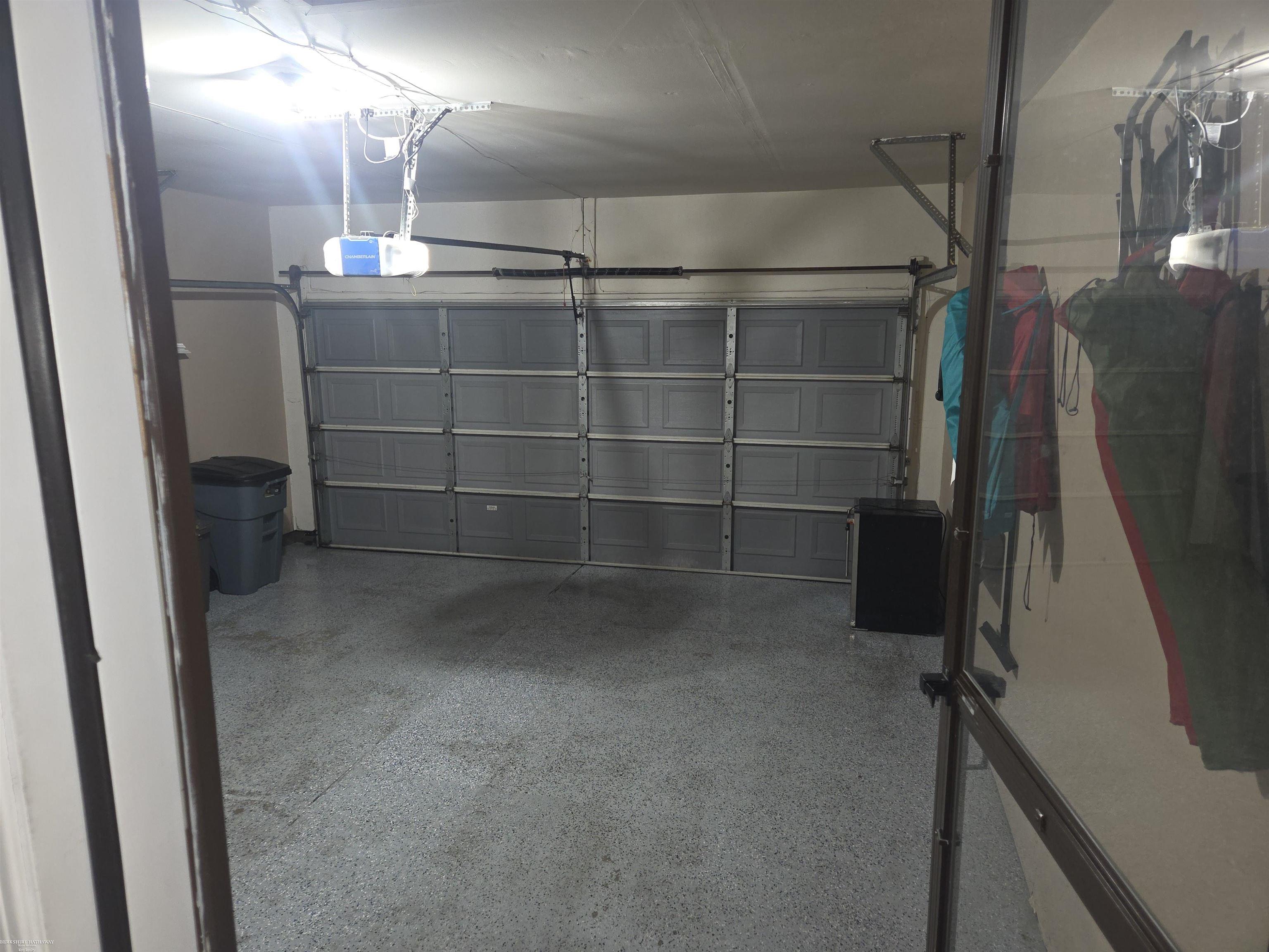 Warren, Michigan 48093, United States, 2 Bedrooms Bedrooms, ,2 BathroomsBathrooms,Residential,Active,193235