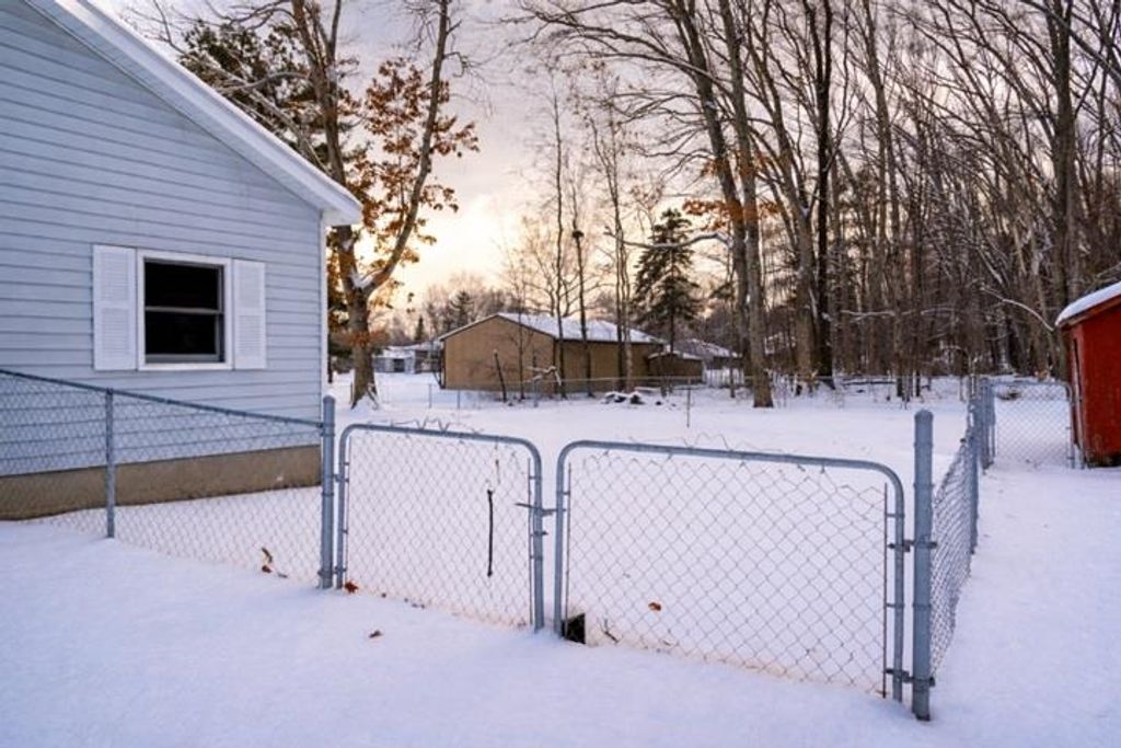 Photo of 299 Parklane Drive, Harrison, MI 48625 (MLS # 50198043)